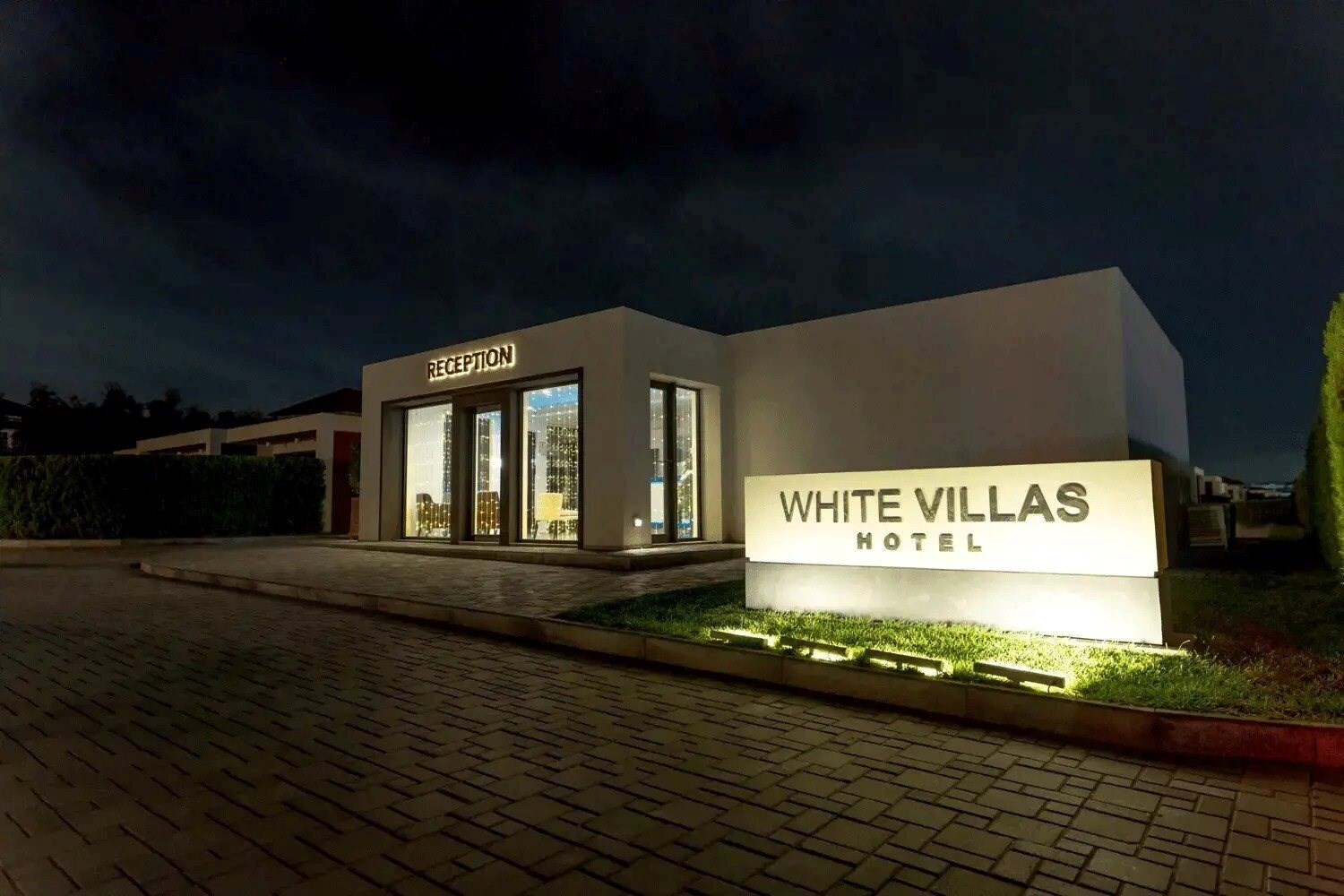 Фото White Villas, Sea Breeze 5*